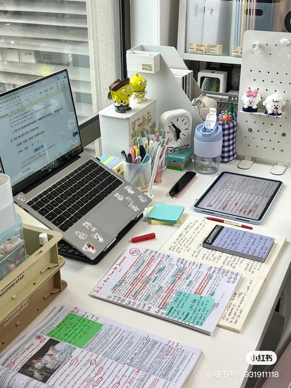 Sarah reading The Art of Clear Thinking